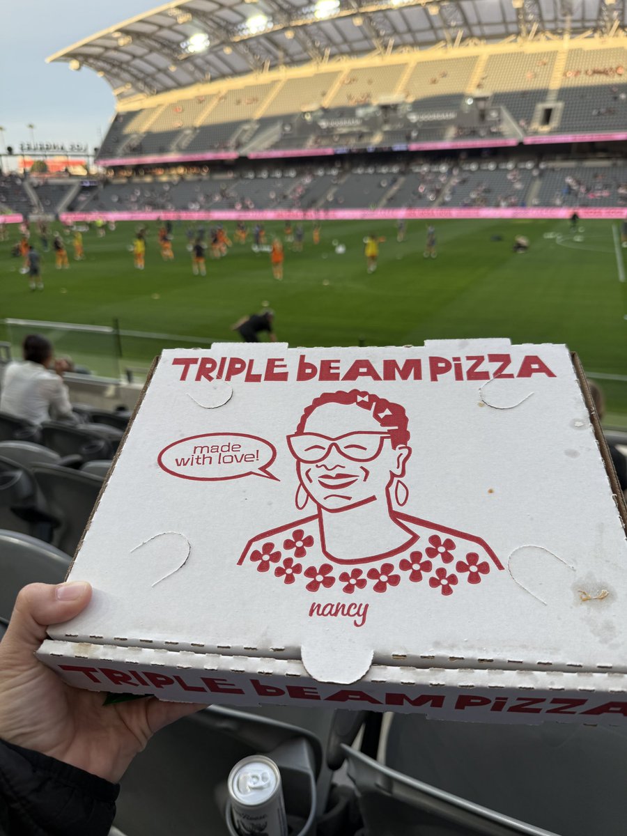 DeeMagicGurl tweet media