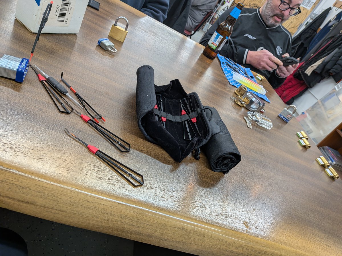 toool's tweet image. Chapter Spotlight: @TOOOLChicago! 🔓

Whether you're a beginner or a veteran picker, the crew in CHI has a seat for you.

📍 Where: PumpingStation:One (3519 N Elston Ave) 📅 When: First Wednesday of every month 8-11PM

#TOOOL #Locksport #Chicago #PhysicalSecurity #Community