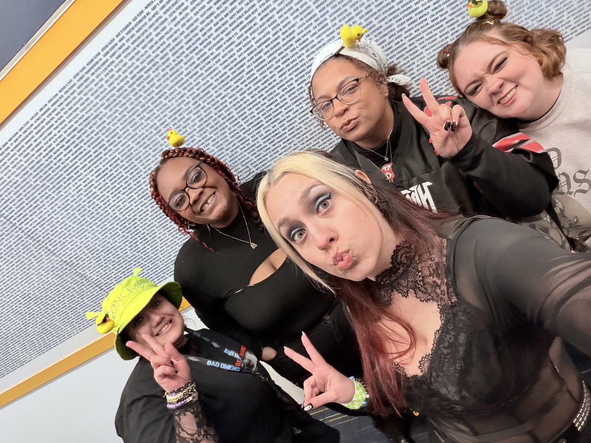 Kay Ꙩ 🦆 tweet media