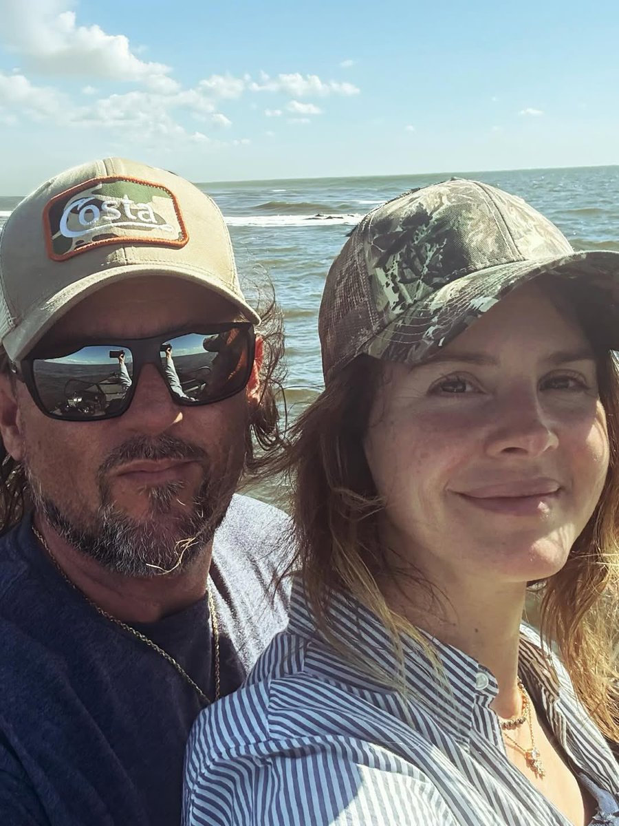 lanabrasil's tweet photo. A PEDRA DISCRETA! Lana Del Rey e Jeremy Dufrene via instagram. https://t.co/0ITWTCFmiu