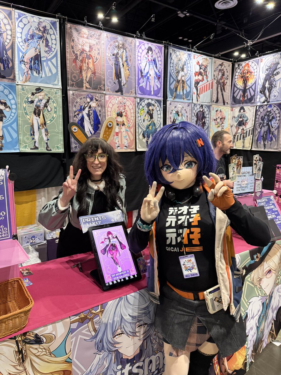 BL1NK_K1G's tweet photo. On another note, apologies for the delay in photos! Recovering from a bit of con crud, but I DID want to shout out @Sc4rletGhost for being an amazing friend and gifting me this AMAZING banner from @itsmandymo ! Got a selfie with her as well and her outfit was super cute! Go give her a follow as well!

🎭: @samon_ii 

#kigurumi #animegaokigurumi #zenlesszonezero #belleZZZ #MEGACONOrlando
