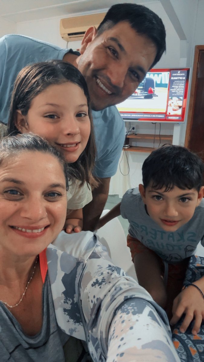 Acá bancando a Franco en familia 🩷🤍🖤 Vamooos Alpine! Desde Almafuerte, Córdoba 
<a href="/TelemetricoF1/">TELEMETRICO | Adrian Puente F1 - Oficial -</a> #telemetrico #VamosNene #NoSeDuerme