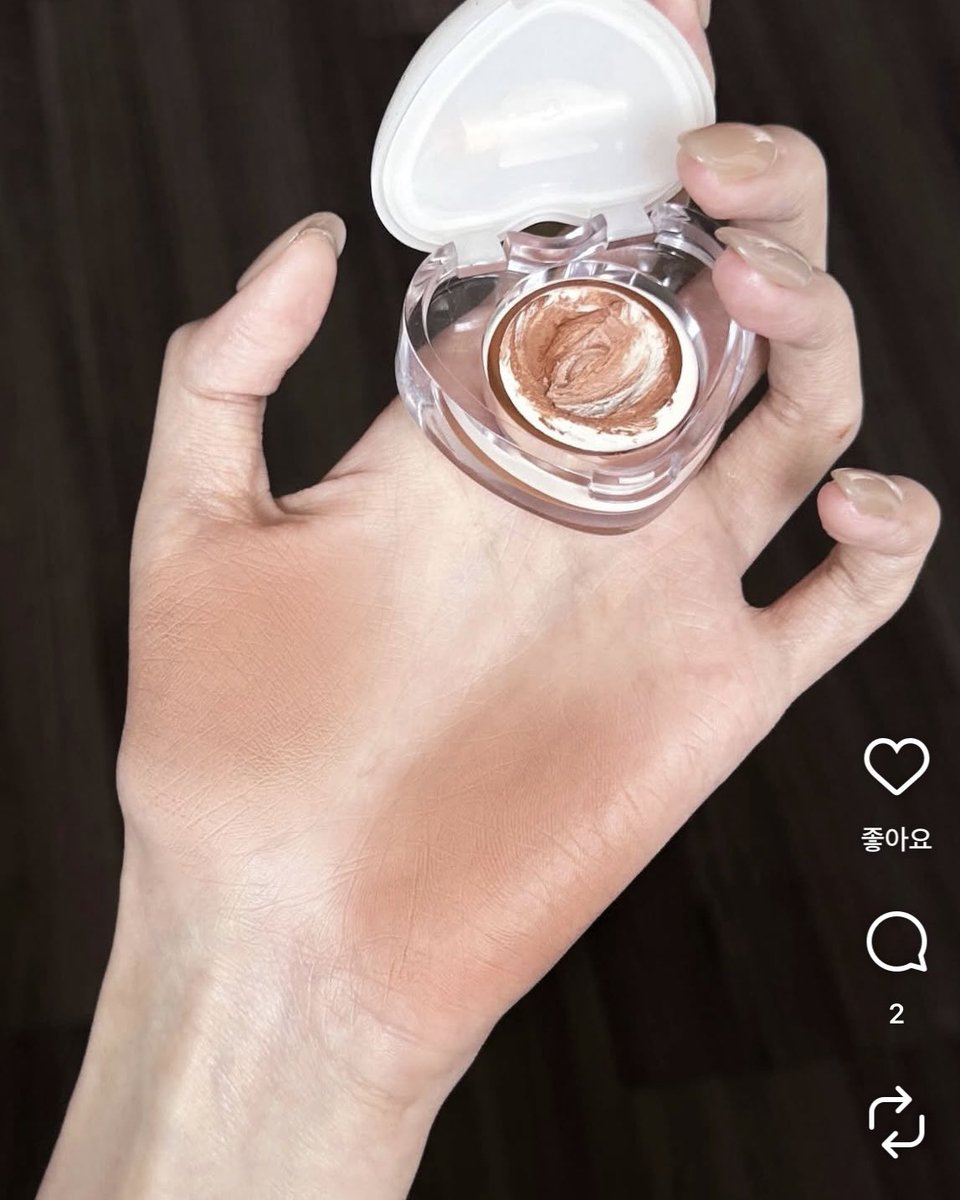 데이지크 만우절 한정제품
민트초코, 쿠키크림

민초 넘 예뿌네..🩵

출처 : ecom0920 인스타