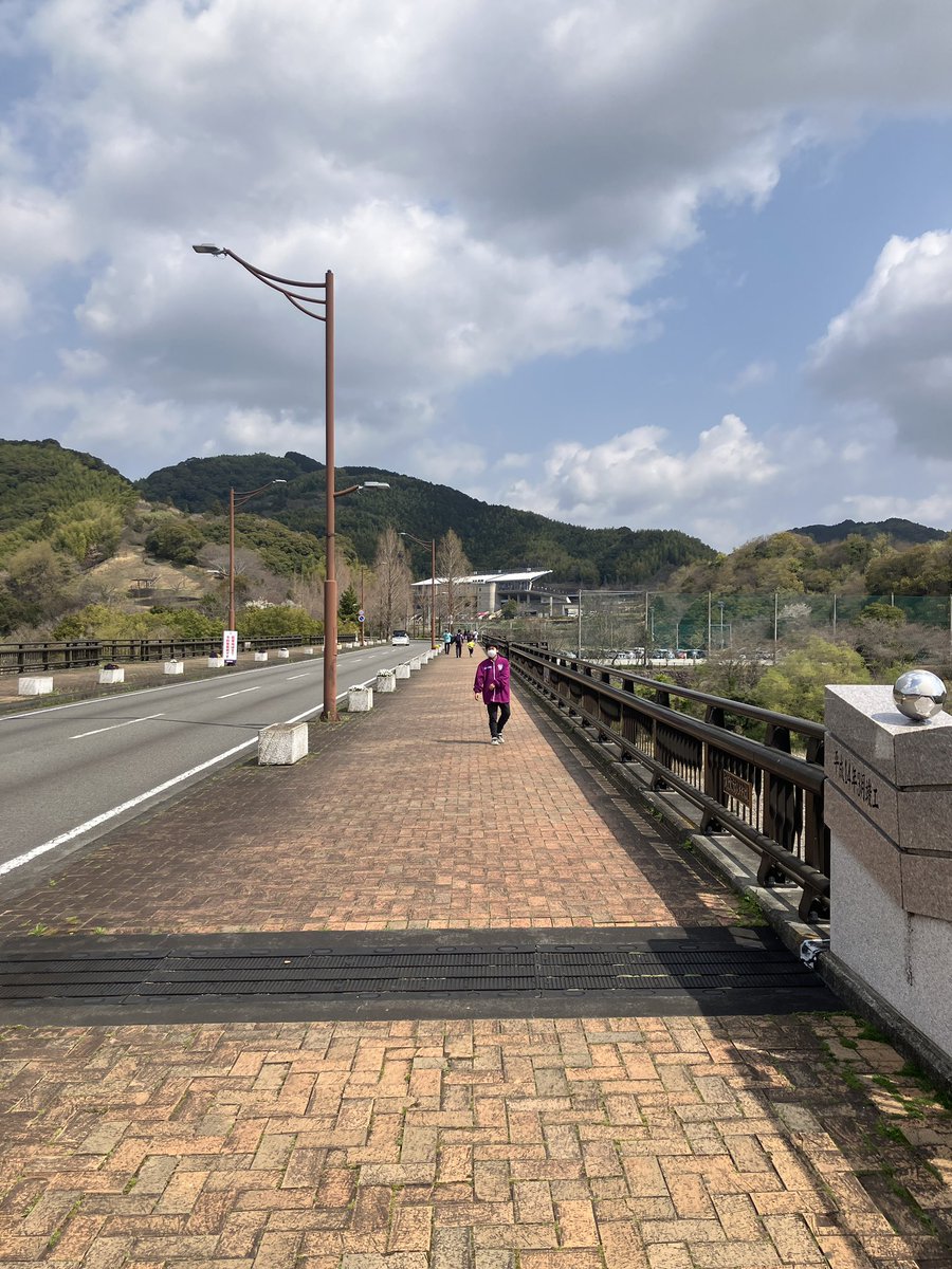 よこいと tweet media