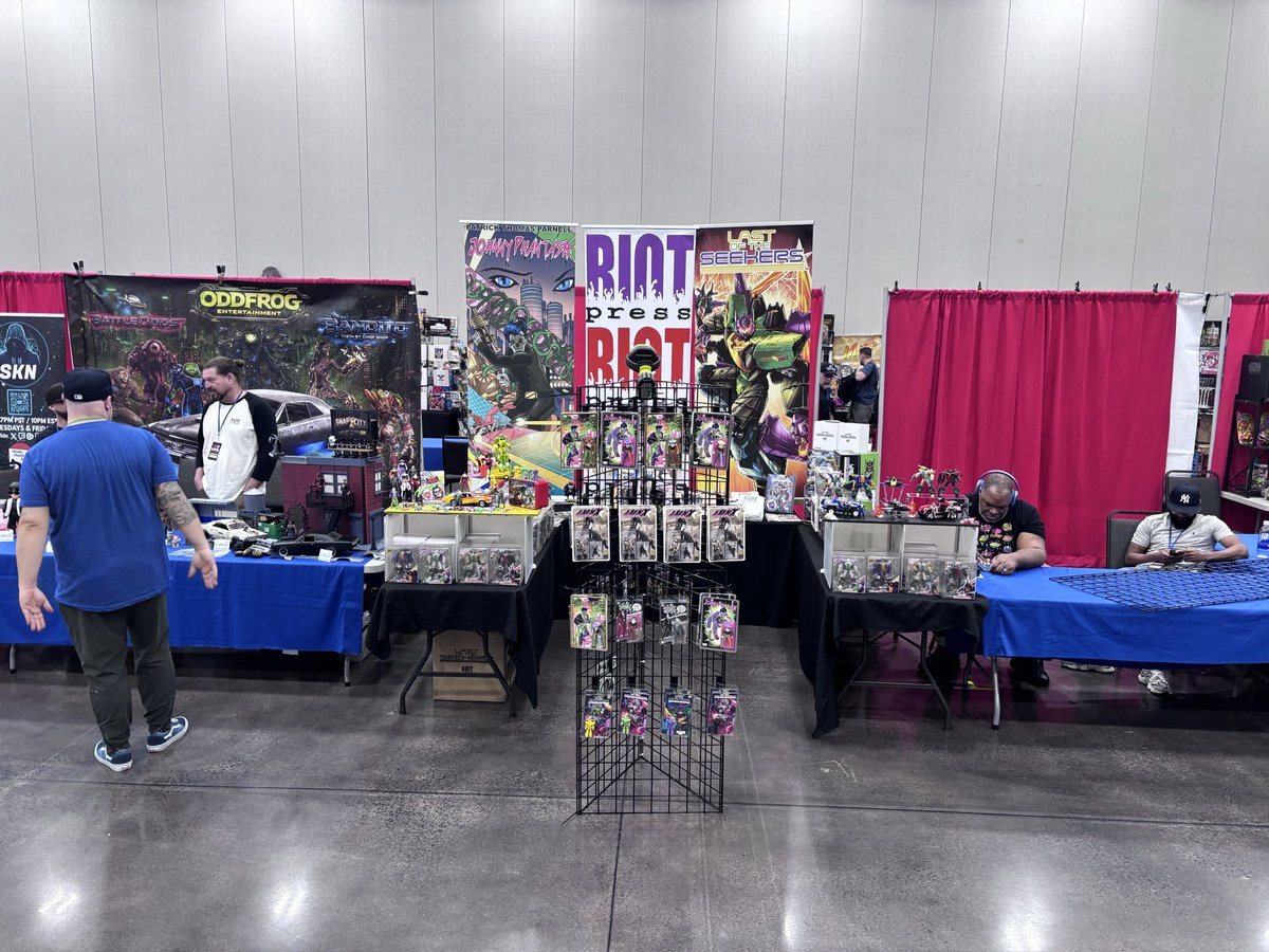 PatrickThomasP1's tweet photo. Riot Press all set up and ready to rock n roll at @toylanta ! #lastoftheseekers #johnnyphantasm #amnx #americanninjax https://t.co/gpYJpR6abM