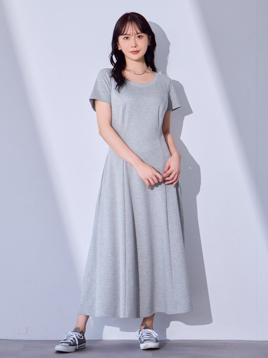 overE│胸が大きな女性のブランド tweet media