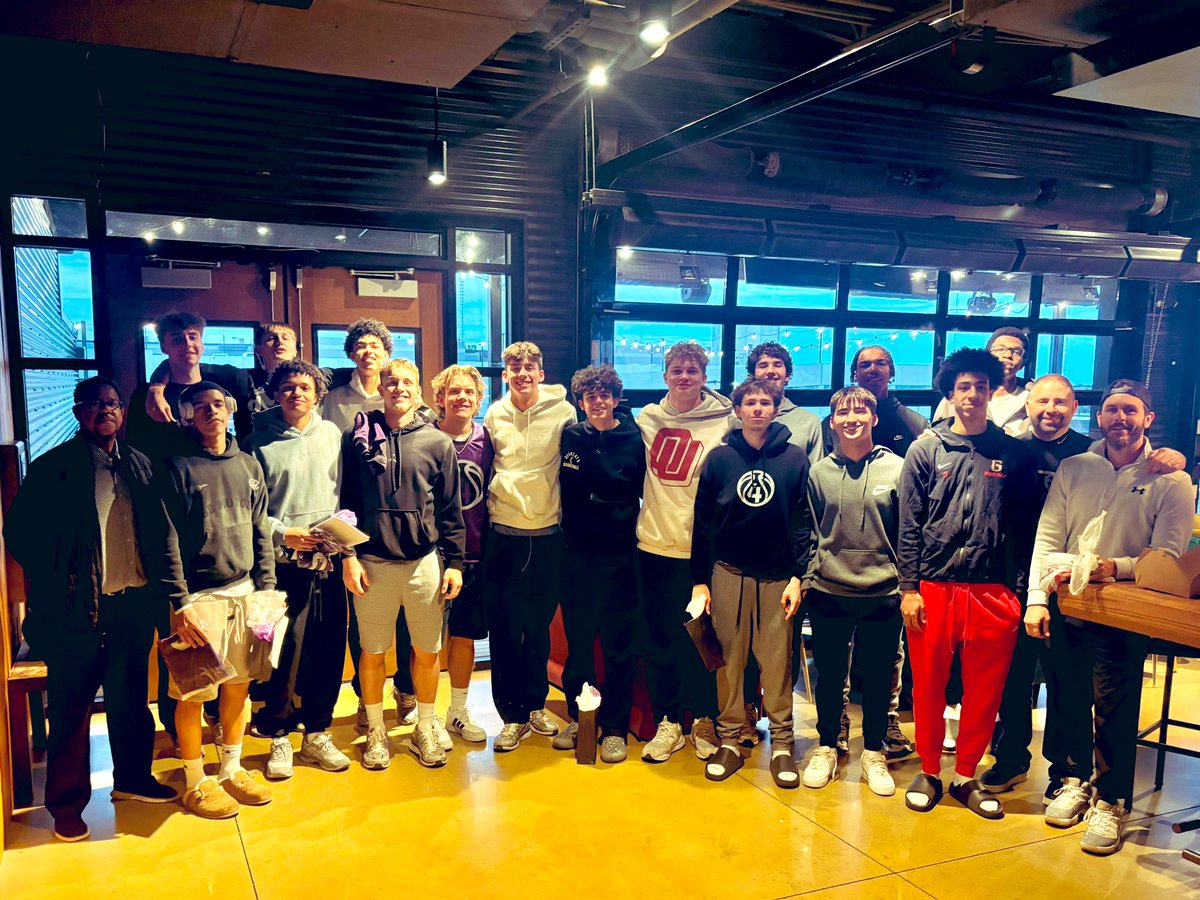 Thunderchef_OKC's tweet image. Amazing evening to kickoff the season for our @I4Basketball UA Rise 16u &amp;amp; 17u teams. Great young men focused on the main thing! Time to get to work!#family  #hardwork #together