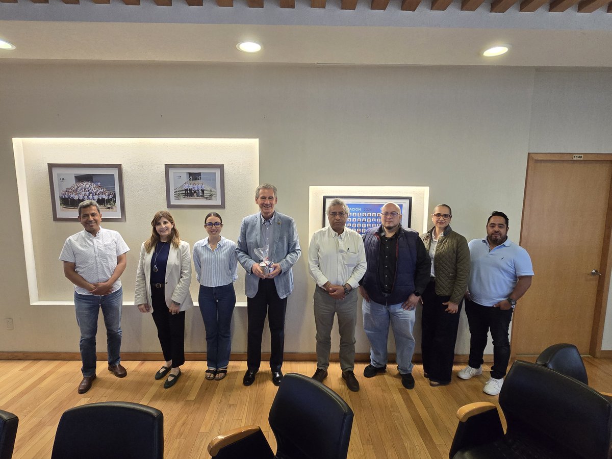 Héctor López Santillana tweet media