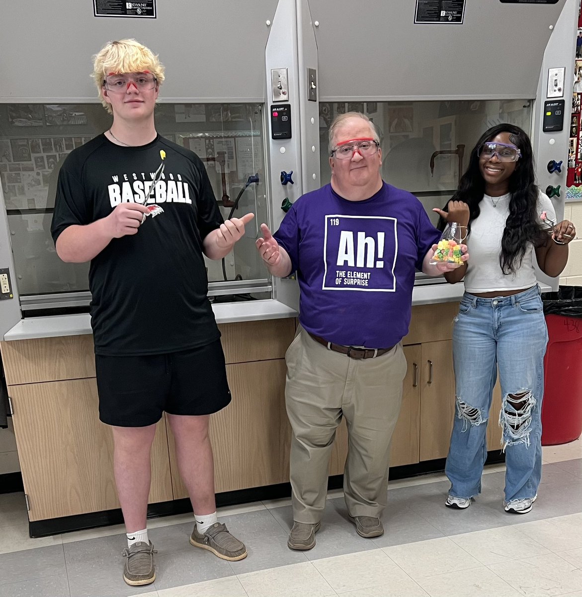 JeffOShields2's tweet photo. #MyStudentsInspireMe #ILoveMyJob #WhyITeach #WhyITeachScience #WeAreWestwood #Chemistry #mroshieldschemistry #OurClass https://t.co/YpMWPUDyam