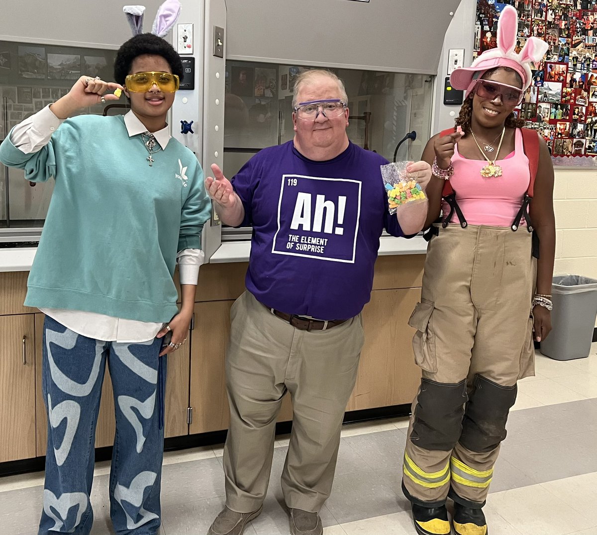 JeffOShields2's tweet photo. #MyStudentsInspireMe #ILoveMyJob #WhyITeach #WhyITeachScience #WeAreWestwood #Chemistry #mroshieldschemistry #OurClass https://t.co/YpMWPUDyam