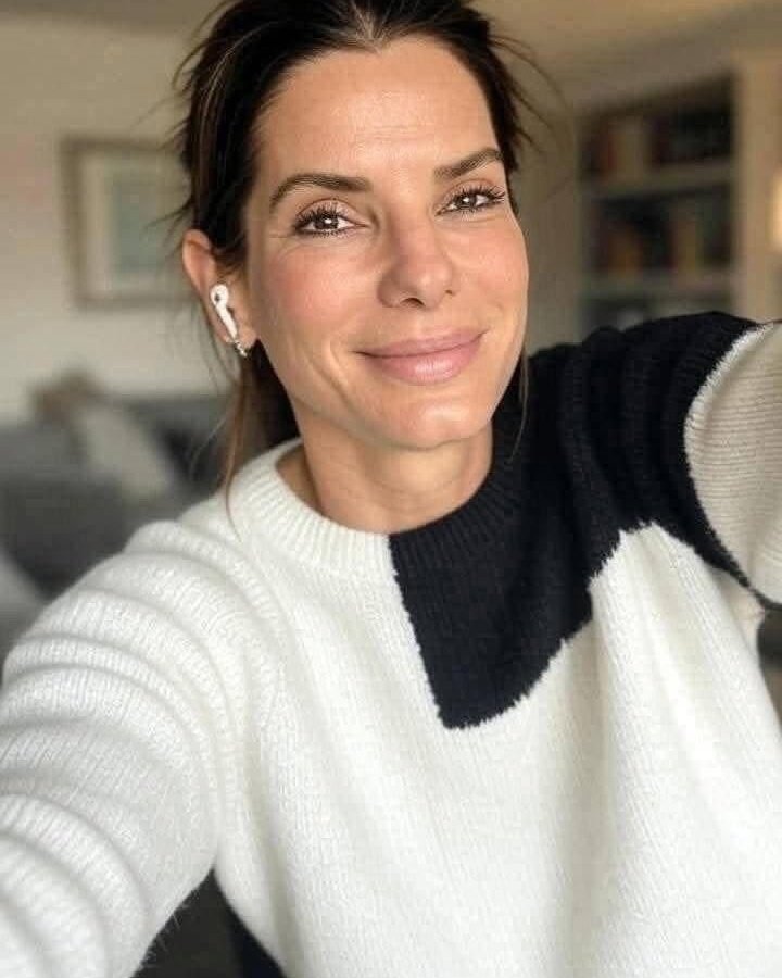 Sandra Bullock tweet media