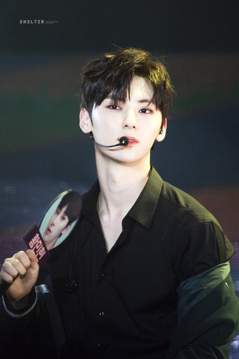 황민현 얼굴 tweet media