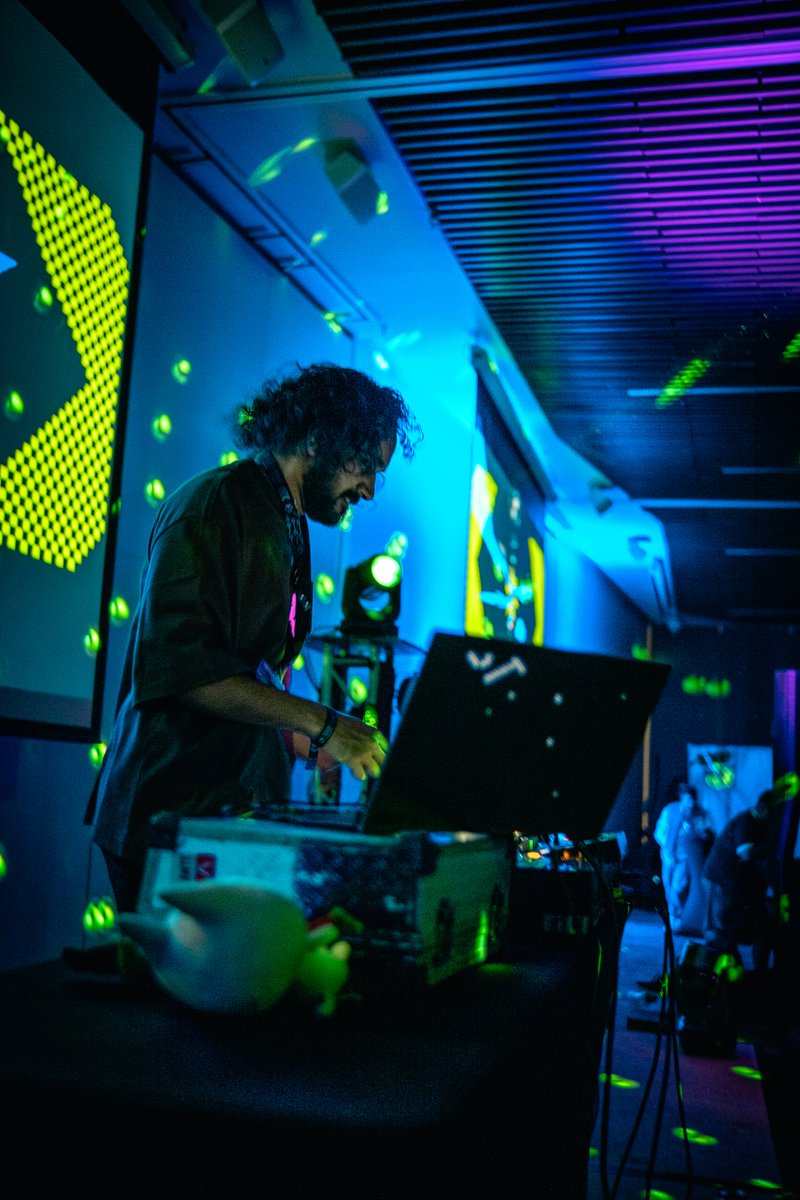 lvnaramethyst's tweet photo. aaaa they took some nice photos from my set at SAFE '26, i still cant get over that night (𖦹﹏𖦹;)
(face reveal ig) https://t.co/0xxKVcGpvJ