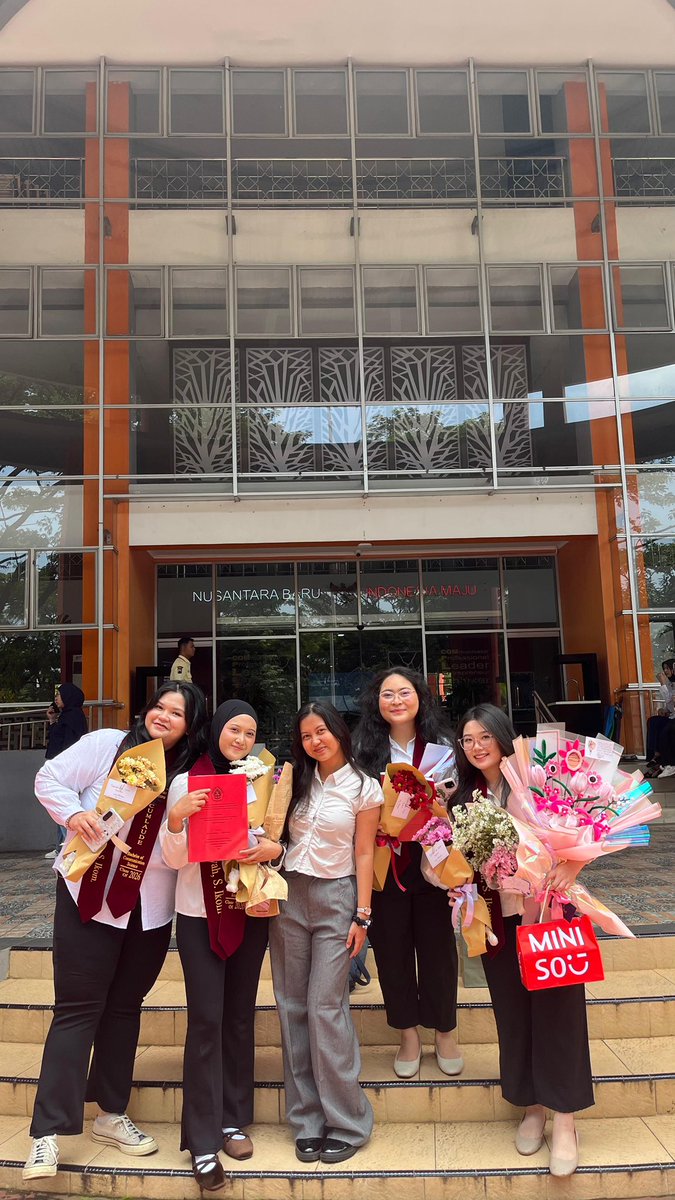 awskinterest's tweet photo. 3 tahun yang lalu aku sidang
kemarin aku dampingin anak-anak sidang
omg!! kerennya aku ๐๐ซถ๐ป #NPDFinalBoss https://t.co/atNhgusBz7