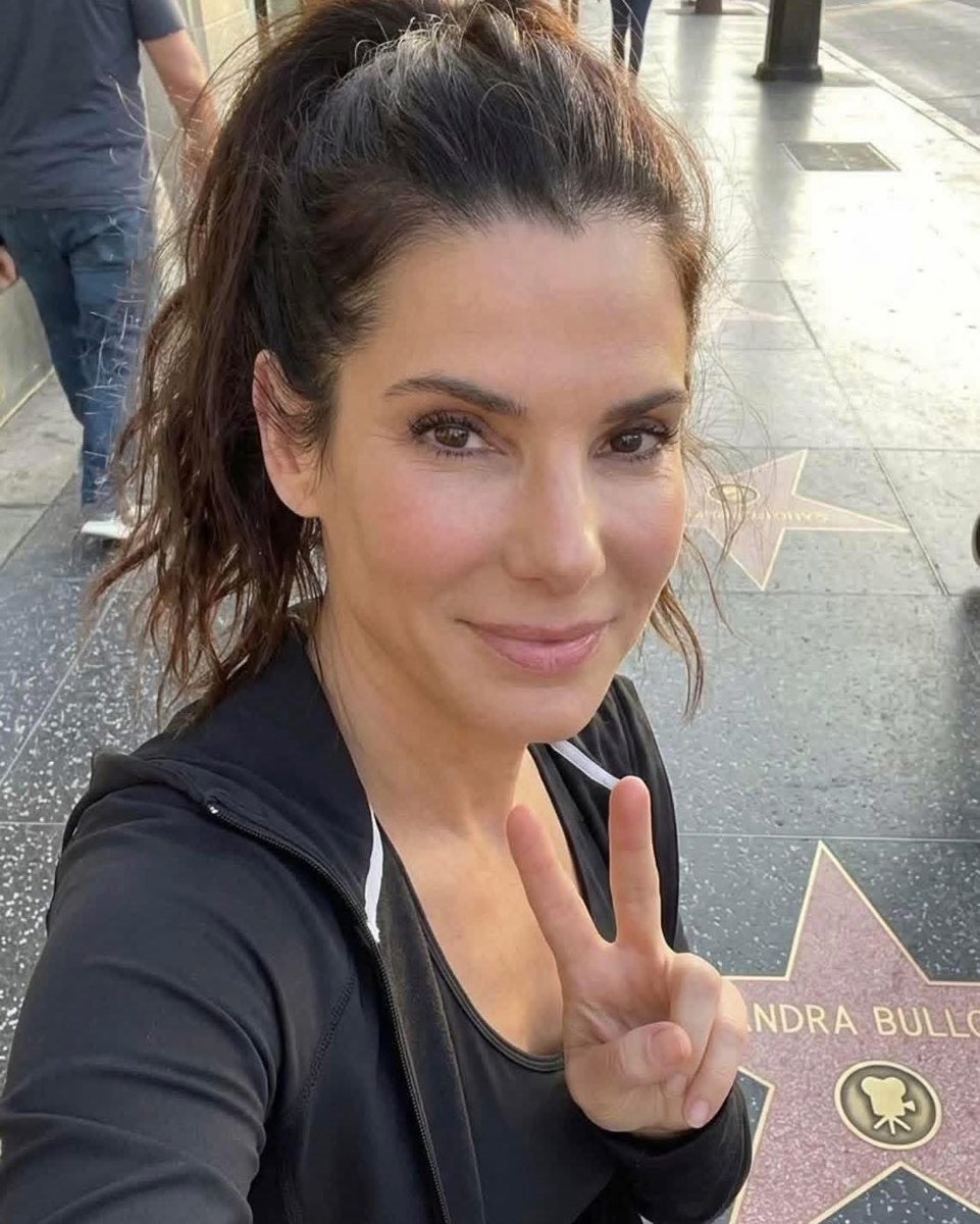 Sandra Bullock tweet media