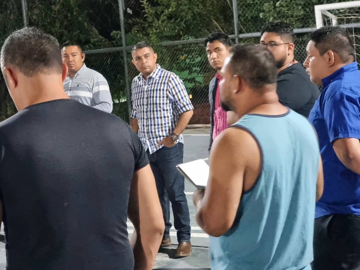 Mientras unos prefieren dividir....Nosotros elegimos construir. 👊💪

Seguimos sumando esfuerzos, trabajando con responsabilidad por cada ciudadano de San Salvador Centro, porque eso es lo que realmente importa.

#ConcejalesCercaDeLaGente #SanSalvadorCentro