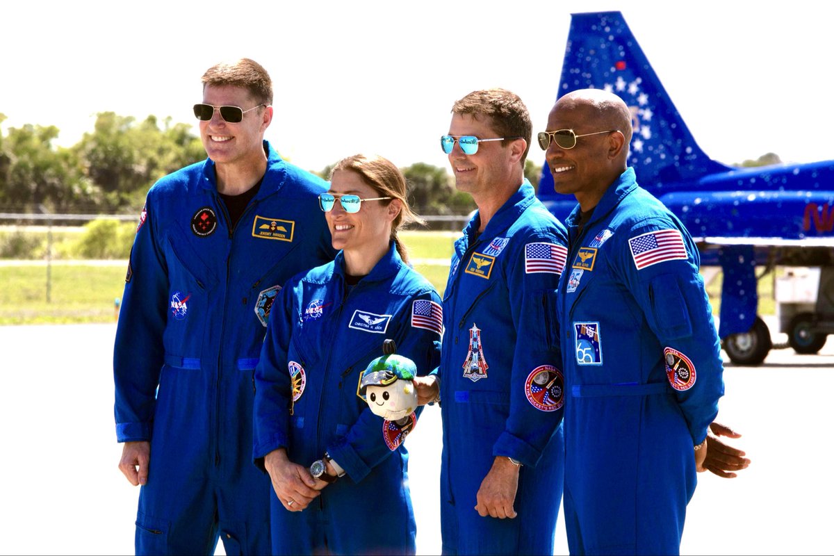 astrogeol's tweet photo. This afternoon the Artemis II crew arrived at the Kennedy Space Center. The crew consists of Commander Reid Wiseman, Pilot Victor Glover, Mission Specialist 1 Christina Koch &amp; Mission Specialist 2 Jeremy Hansen. Backup astronauts Andre Douglas &amp; Jenni Gibbons were also present. https://t.co/yorDx61HYW