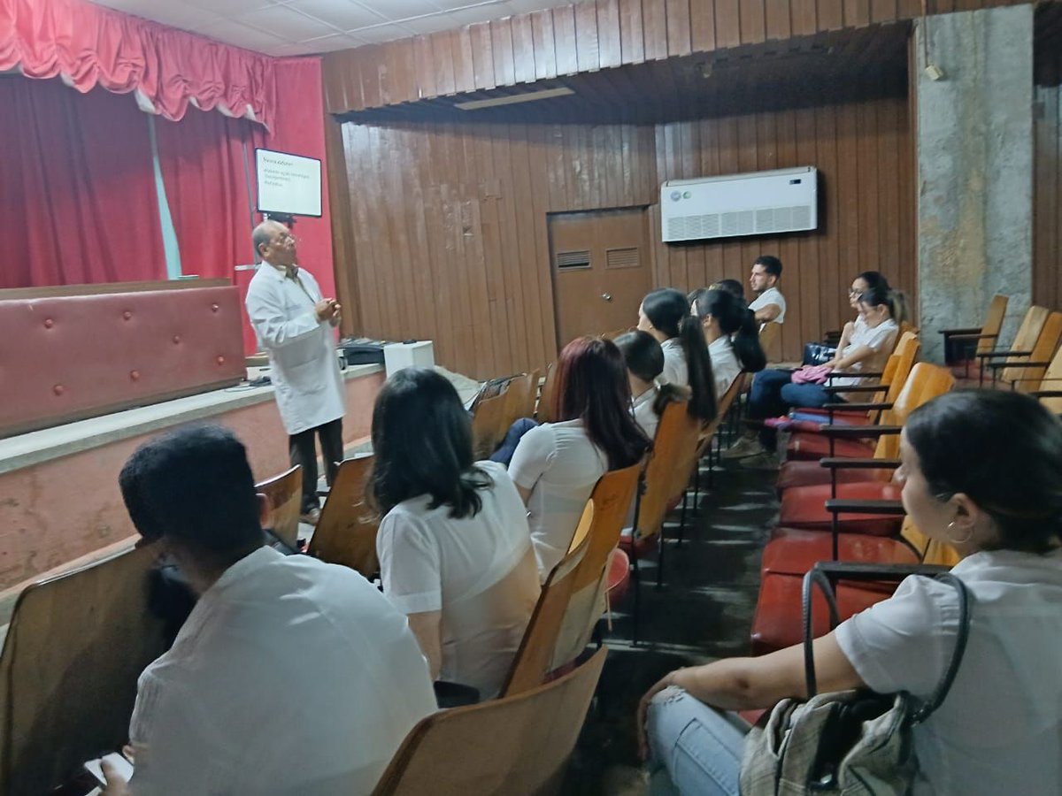 FEUMedicaLTU's tweet photo. #BastionUniversitario2026  en el Hospital Docente Ernesto Guevara de la Serna con nuestros estudiantes de area clìnica. https://t.co/rPBH9vUSfX