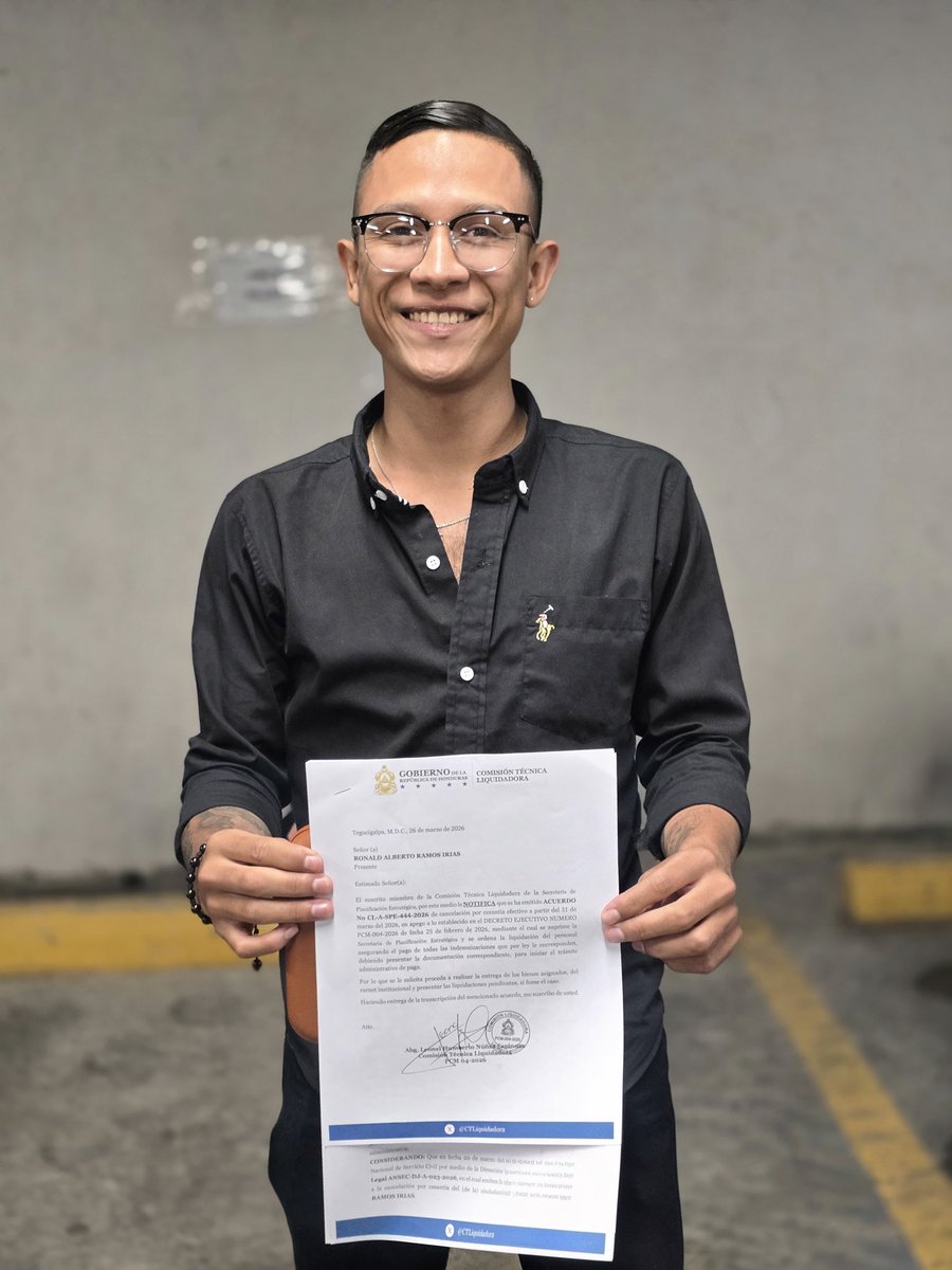 ramosronald2822's tweet photo. Hoy cierro una etapa en el servicio público con la frente en alto y el corazón agradecido. No es fácil recibir una noticia como esta, pero me voy con la tranquilidad de haber servido con compromiso, dignidad y convicción.

Agradezco profundamente a quienes confiaron en mí, especialmente a la funcionaria pública que me brindó la oportunidad de ser parte de este proceso. Más que un trabajo, fue una experiencia de lucha, aprendizaje y entrega al pueblo.

Esto no termina aquí. Los cambios reales no dependen de un puesto, sino de la conciencia y organización del pueblo. Hoy más que nunca, es momento de unirnos, de organizarnos desde cada trinchera, desde cada sector social, y seguir construyendo el país que soñamos.

El proyecto político de Libertad y Refundación no es de una persona ni de un gobierno, es del pueblo que resiste, que lucha y que cree en la transformación.

Nos han quitado espacios, pero no nos quitarán la convicción. Volveremos más fuertes, más unidos y con más claridad.

Porque cuando el pueblo se organiza… no hay derrota definitiva.

Volveremos más fuertes que nunca es momento de trabajar y empezar a organizar para conseguir la siguiente victoria del pueblo Hondureño.

@PartidoLibre