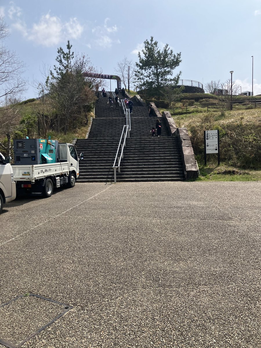 よこいと tweet media