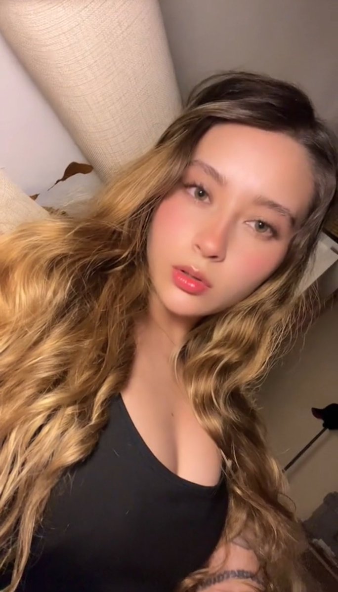 𝒜.🐝 tweet media