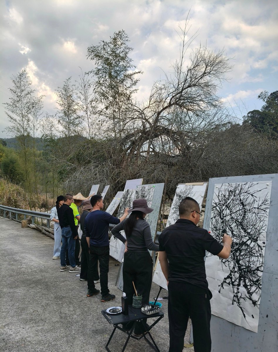 JOHN76669545's tweet photo. Begin sketching under the warm rays of early spring. https://t.co/DKkn7W0fSj