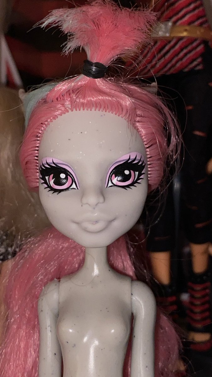 Eggulaura tweet media