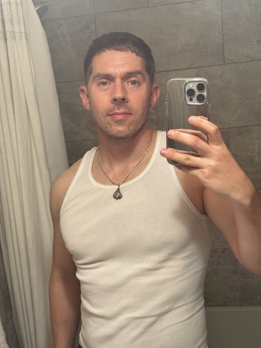 Andrew R. tweet media