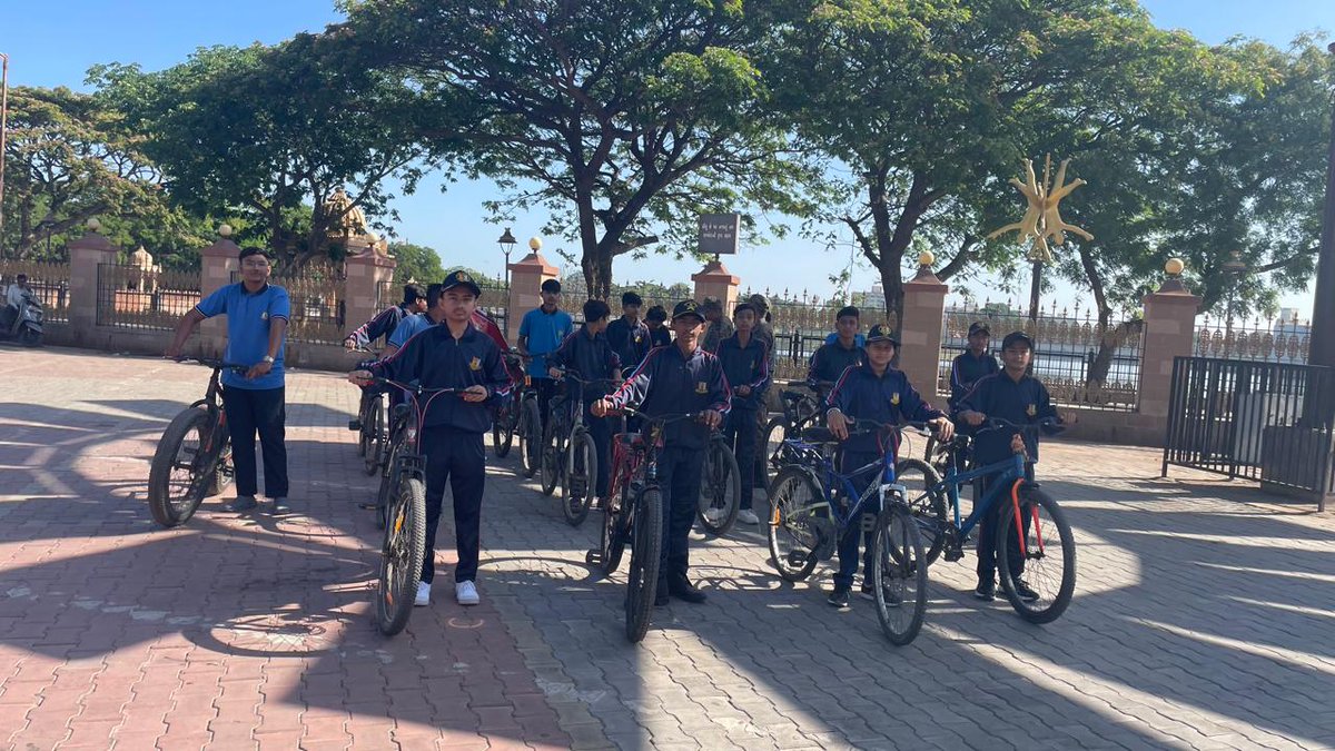 NCC_Dte_Gujarat's tweet photo. #NCCGujarat

Cadets of National High School (27 Guj Bn NCC, Jamnagar Gp), conquered a 20km Cyclothon!
Showcasing endurance, teamwork, fitness, discipline & environmental awareness.
The ride inspired youth fitness & green habits in Jamnagar.

@DefencePRO_Guj
@HQ_DG_NCC
@PMOIndia
@GovernorofGuj
@CMOGuj
@MoHUA_India
@drpradyumanvaja
@Rivaba4BJP