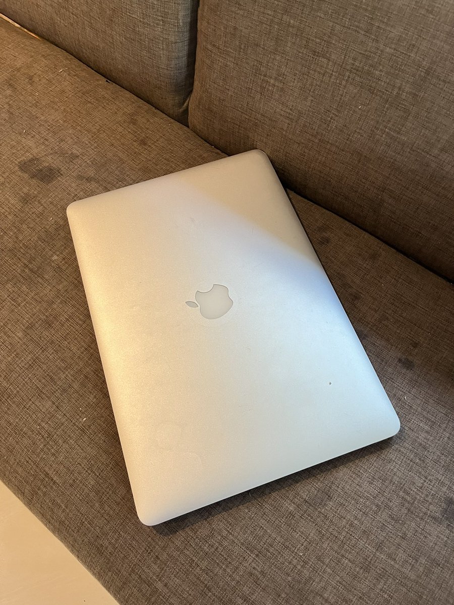 ctrlhyun's tweet image. Dijual macbook pro 2013 15 inch ram 16gb ssd 128gb, cc 400an, kelengkapan mac+magsafe, nominus tinggal pake, masih ngebut
open 3jt
#macbookpro #macbookmurah #macbookpro2013