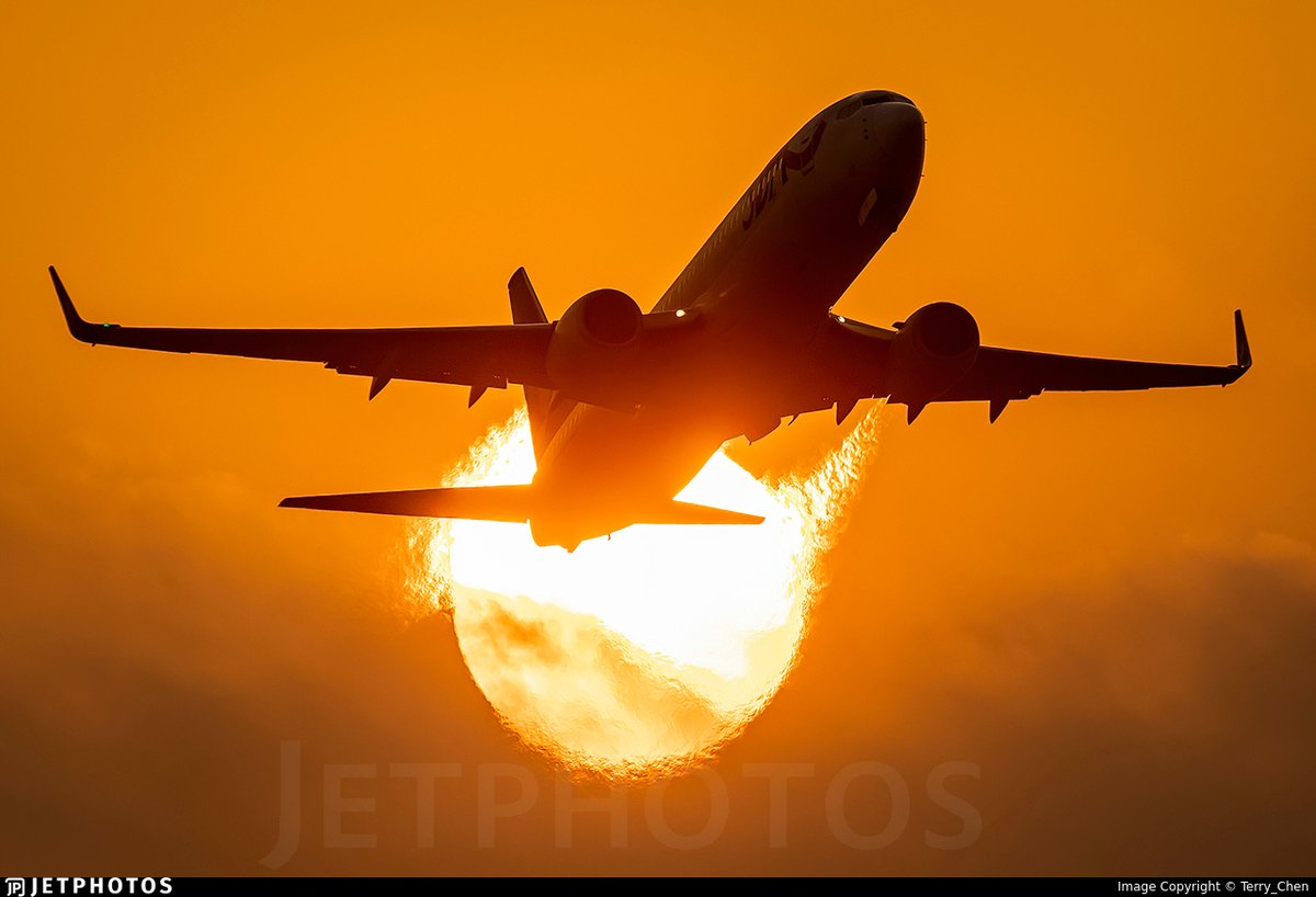 A Shandong Airlines 737 departing Xiamen. jetphotos.com/photo/12036640 © Terry_Chen
