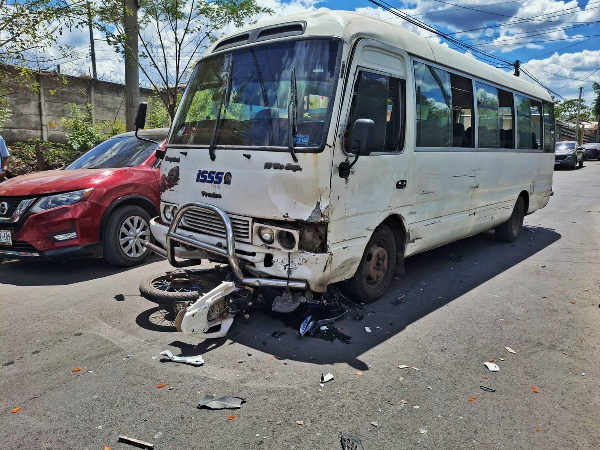 PNC El Salvador tweet media