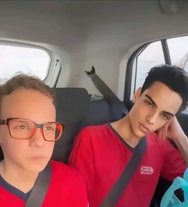 pink evil pou (-3,2/5) tweet media