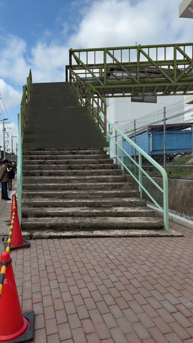 nanofun_web's tweet photo. 三鷹跨線橋のAR体験を担当してきました。
本日から一般の方も公園に入れるになります。 https://t.co/FNSI8i0ahD