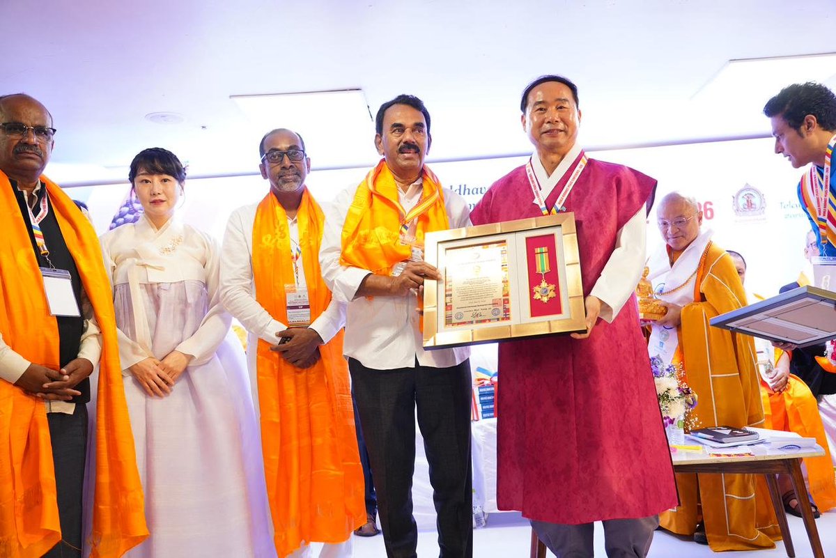 airnewsalerts's tweet image. #Telangana's Tourism and Culture Minister, Jupally Krishna Rao, was honoured with the prestigious Grand Prize for Contribution to #WorldPeace at an International Buddhist Conference held in Hyderabad yesterday. Nearly 150 delegates and monks from 22 countries attended the event.