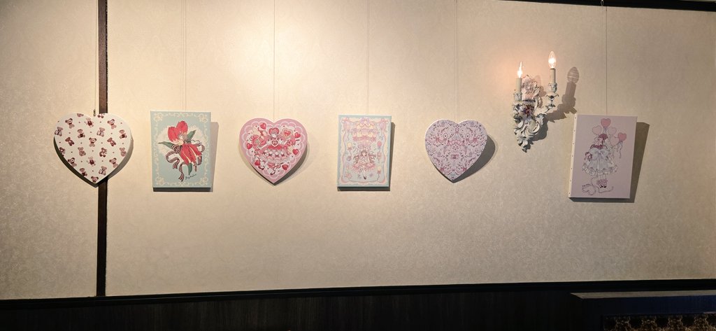 瀬戸ほしみさんの個展開催中🎀
店内奥が可愛すぎます