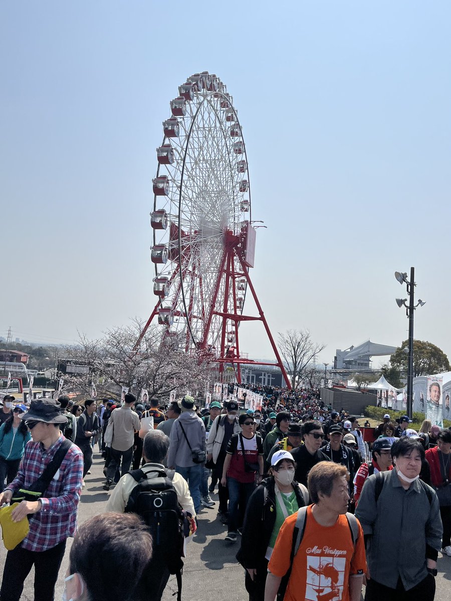 ak_modrs's tweet photo. さすがの人出 https://t.co/1PHCcPqlC9