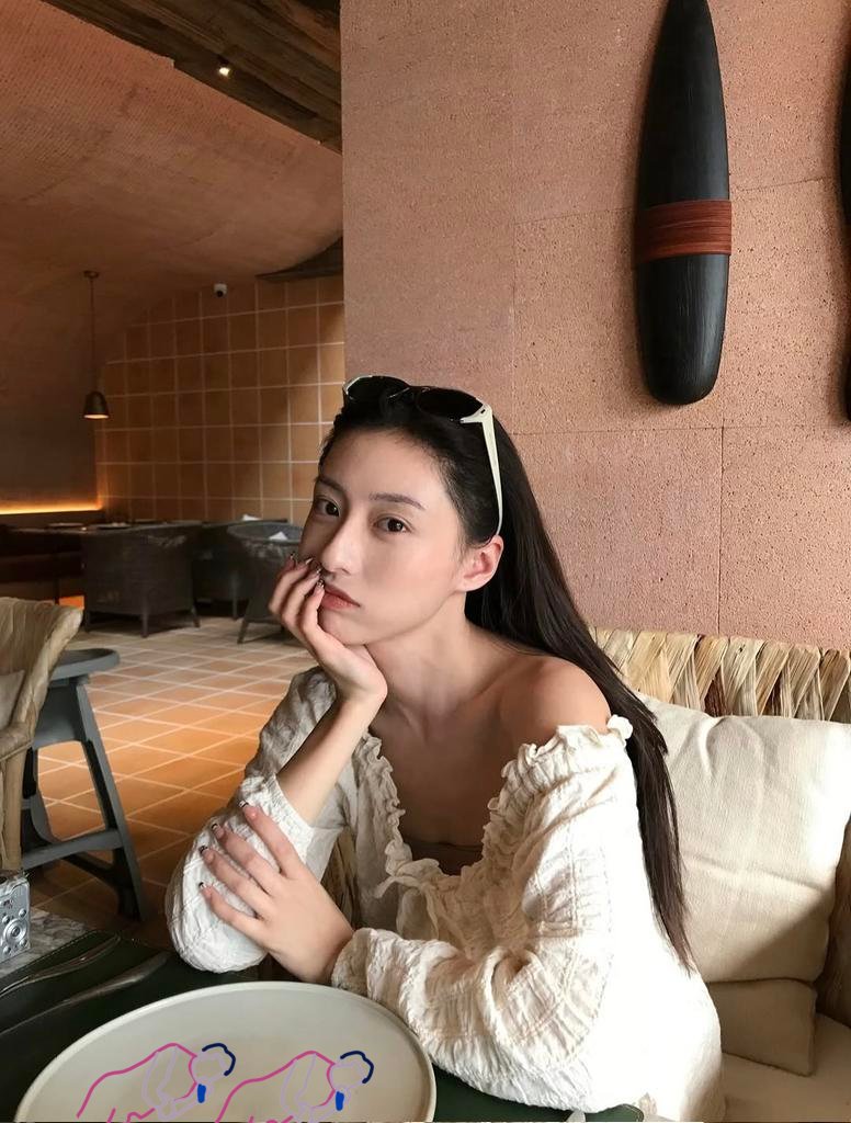 徐, 𝓥𝑨𝑳𝑬𝑹𝑰𝑬. tweet media