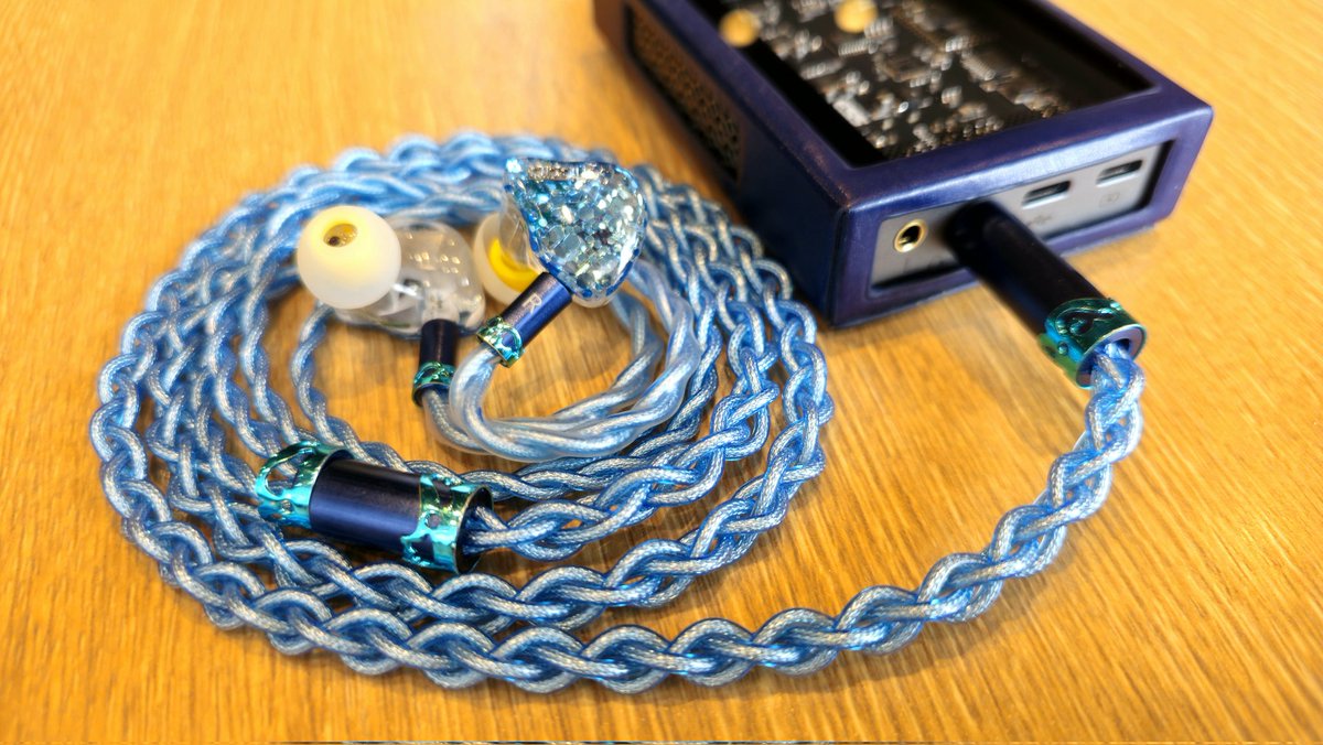 イヤホンジャックと豆🐒@ポタオデ tweet media