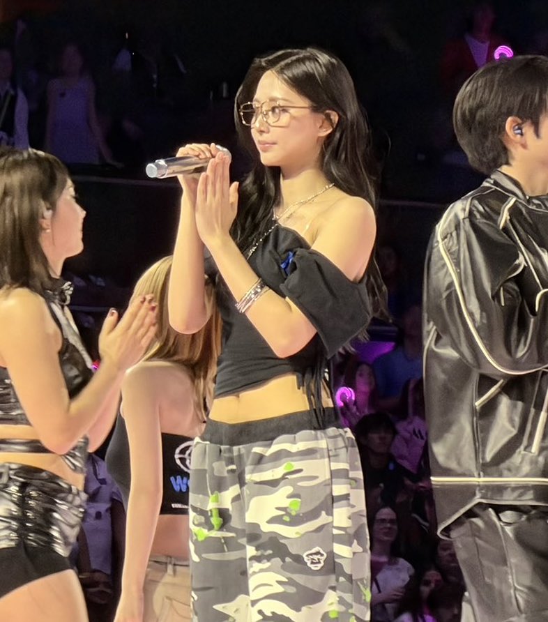 jichaetzu's tweet photo. oh tzuyu we need pics of this encore fit immediately https://t.co/G6Co0du6fR