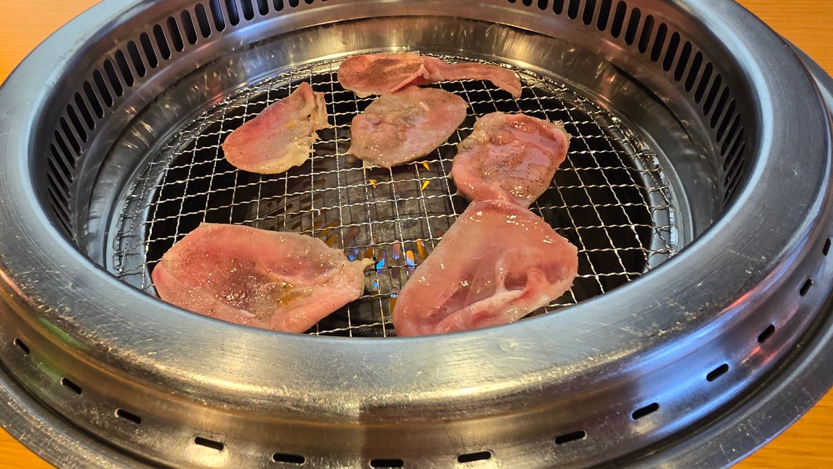 ちょうたく tweet media