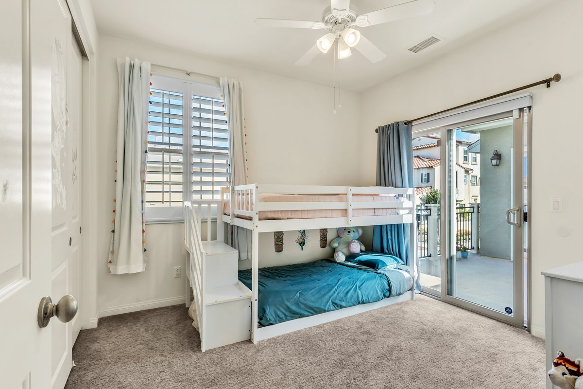 ParkMetroRealty's tweet photo. This Oceanside townhome has upgrades you won’t find in other units.
4307-1 Star Path Way
$728,888

Plantation shutters throughout, custom cabinetry &amp; vaulted ceilings. Gated St. Cloud community.

Book a showing:
https://t.co/oleBC5KArN https://t.co/PynzX7MJqH