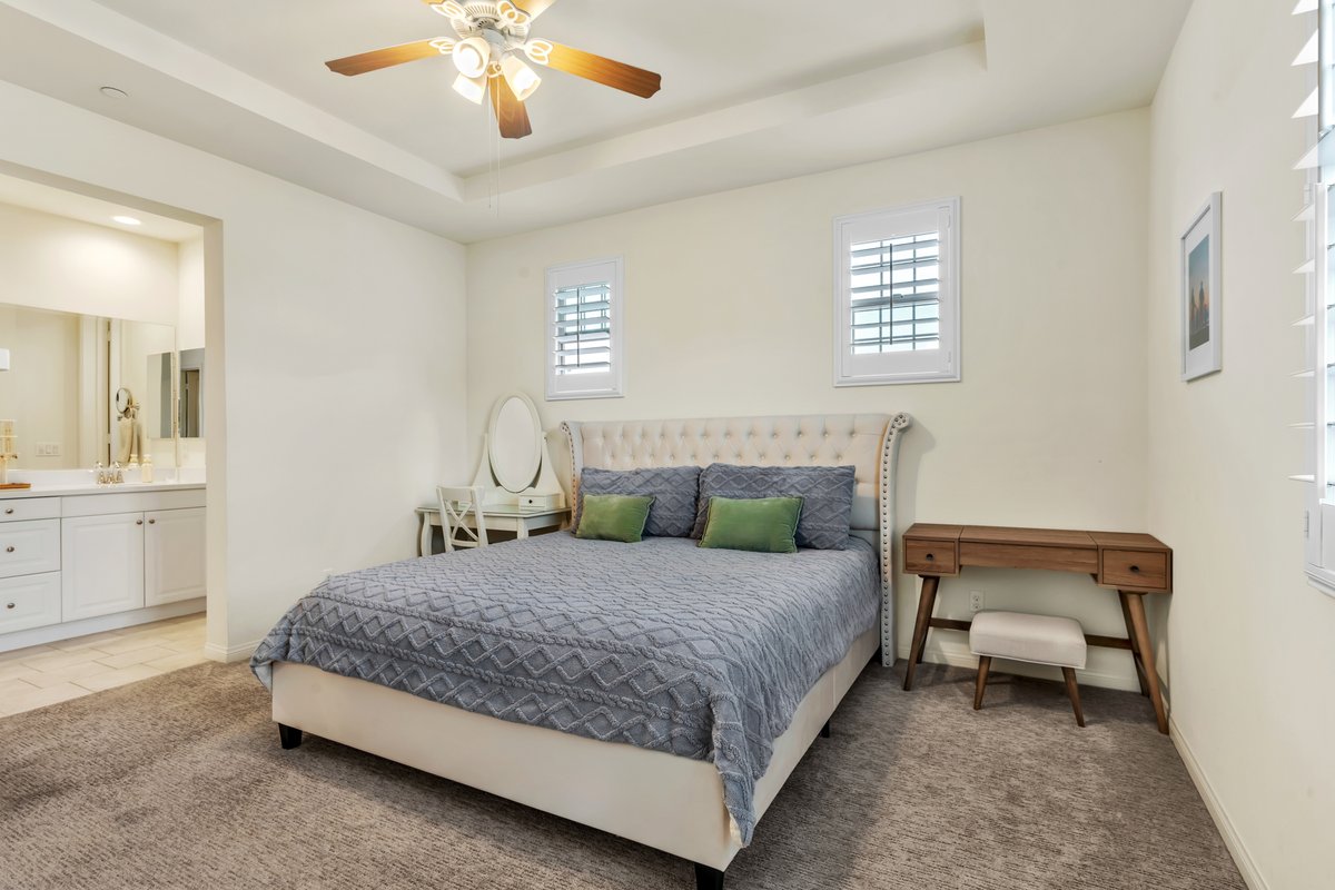ParkMetroRealty's tweet photo. This Oceanside townhome has upgrades you won’t find in other units.
4307-1 Star Path Way
$728,888

Plantation shutters throughout, custom cabinetry &amp; vaulted ceilings. Gated St. Cloud community.

Book a showing:
https://t.co/oleBC5KArN https://t.co/PynzX7MJqH