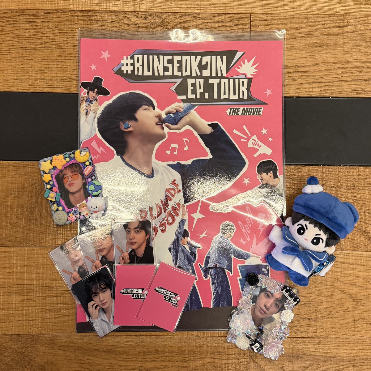 SAERO613's tweet photo. RUNSEOLJIN_EP.TOUR
       THE MOVIE✨

보고 또 봐도 재밌다!!
김석진 고마워! 수고했어💕

with @ish09031 @mi__ming__ @mikrokosmosbora https://t.co/9T6b2iTObB