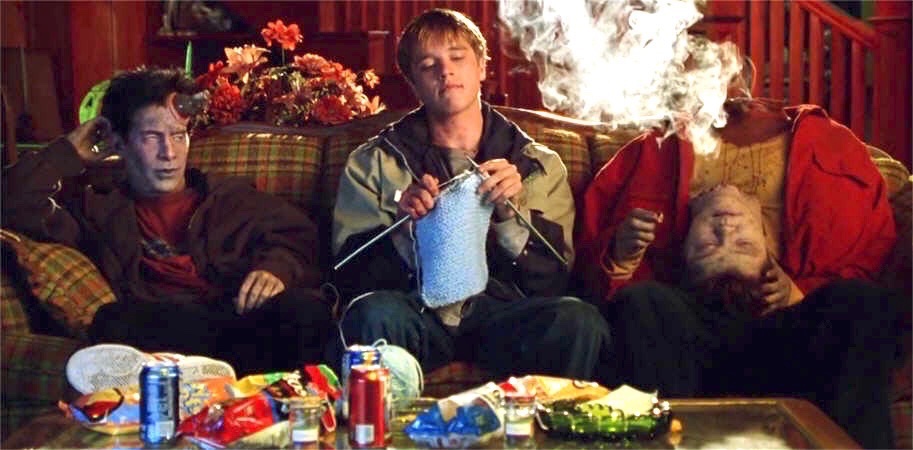 EugWSerra's tweet photo. On April 30, 1999, Idle Hands was released in theaters. #IdleHands #DevonSawa #JessicaAlba #SethGreen #EldenHenson #VivicaAFox #JackNoseworthy #KellyMonaco #MindySterling #ConnieRay #KatieWright https://t.co/RccKnu1NKl