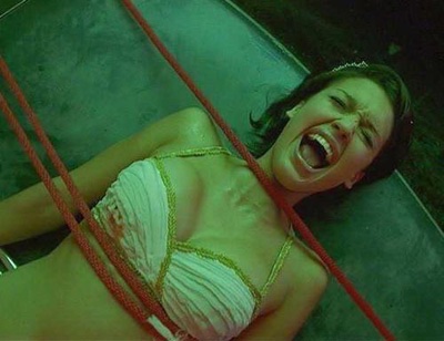 EugWSerra's tweet photo. On April 30, 1999, Idle Hands was released in theaters. #IdleHands #DevonSawa #JessicaAlba #SethGreen #EldenHenson #VivicaAFox #JackNoseworthy #KellyMonaco #MindySterling #ConnieRay #KatieWright https://t.co/RccKnu1NKl