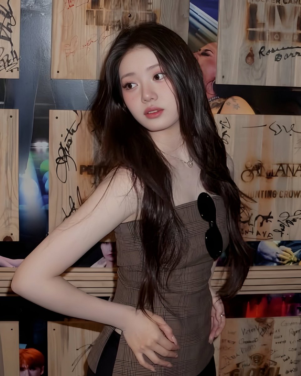 hourly rora tweet media