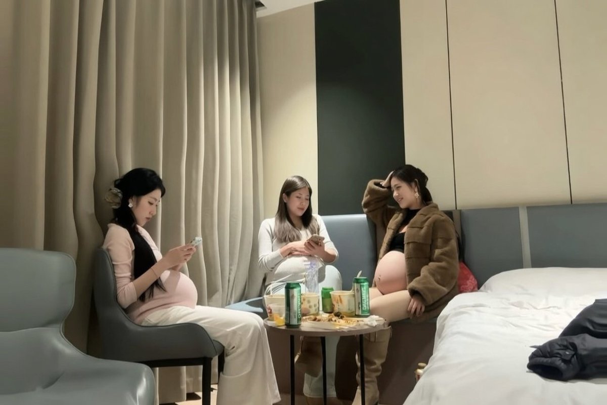 QipaoPregTriplets tweet media