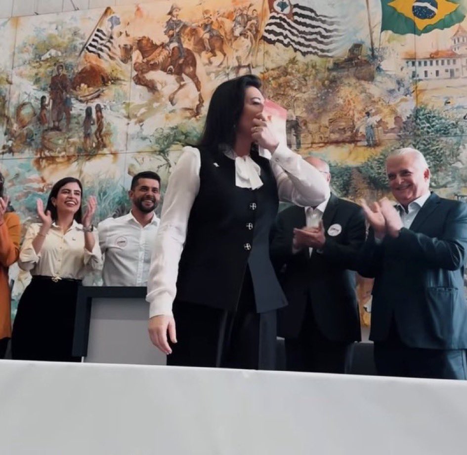 maria júlia tweet media