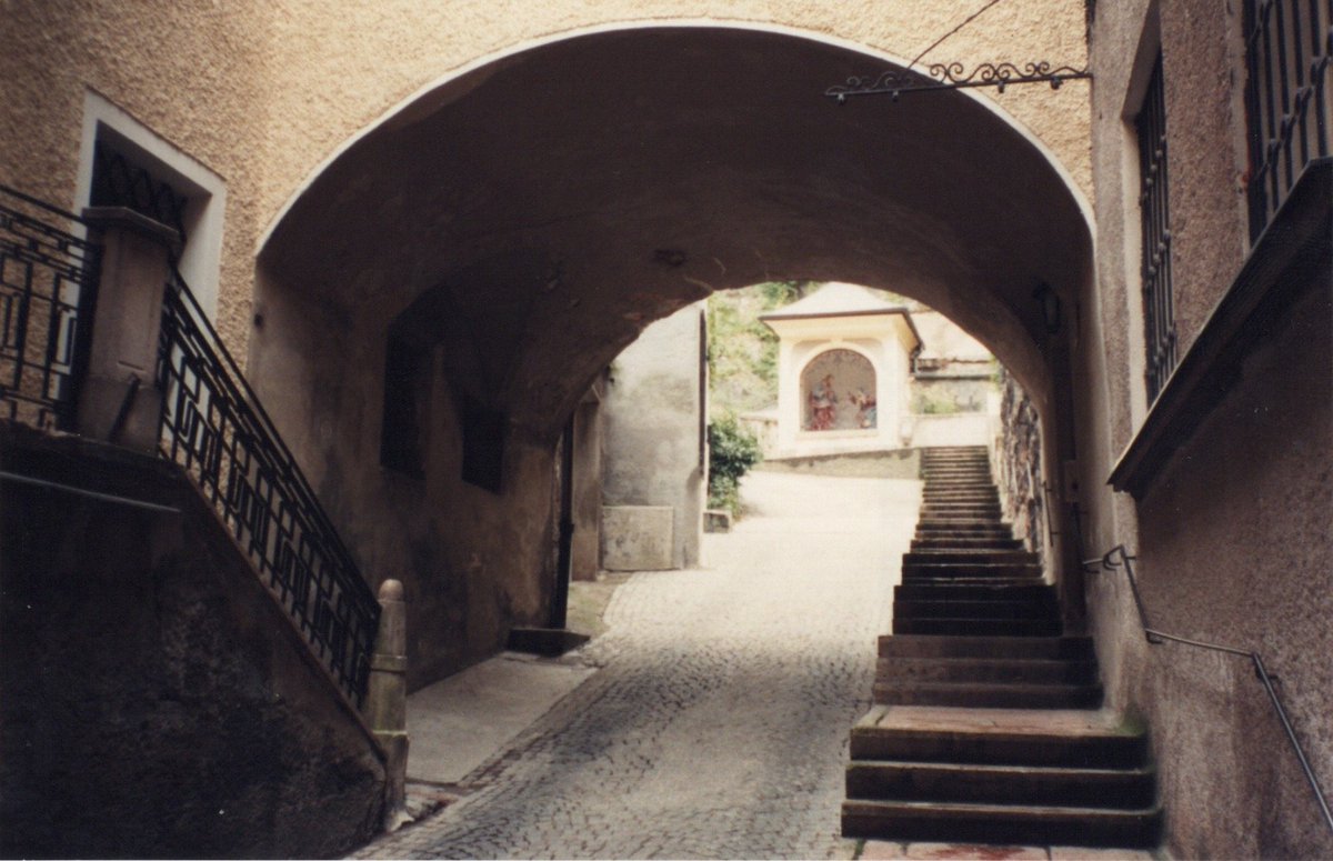 MarkWerling5's tweet photo. Rupert of Salzburg is honored today. He was based on the Rhine, and traveled east as a missionary.
Salzburg is filled with Gemütlichkeit. #FeastDay #StRupert https://t.co/F0j5OOVlug